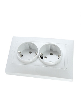 Розетка двойная 2П+З 16А 250В с защ. шт. белая "Лама" TDM