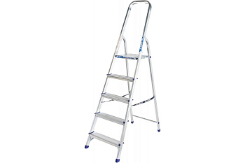 Лестница-стремянка алюминиевая матовая 5-и ступ.  Лестница-стремянка алюминиевая матовая 5-и ступ.