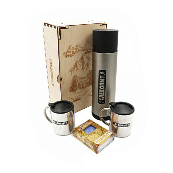 Набор подарочный "СЛЕДОПЫТ Привал" (коробка фанерная,теромс,кружка,игр.карты) Набор подарочный "СЛЕДОПЫТ Привал" (коробка фанерная,теромс,кружка,игр.карты)